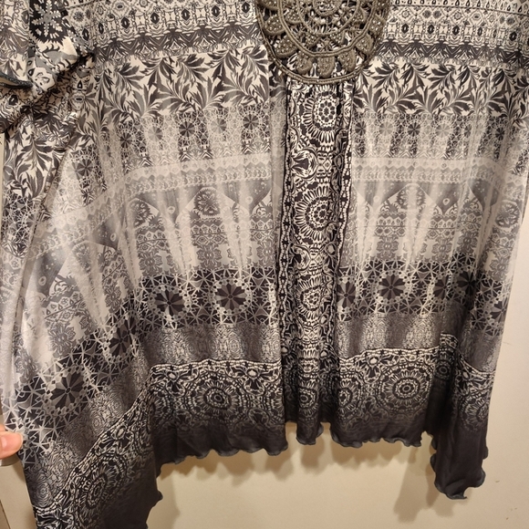 Catherine's Embellished Gray Print Stretch Tunic Top Sz 2X Fairy Boho Casual - Picture 6 of 7